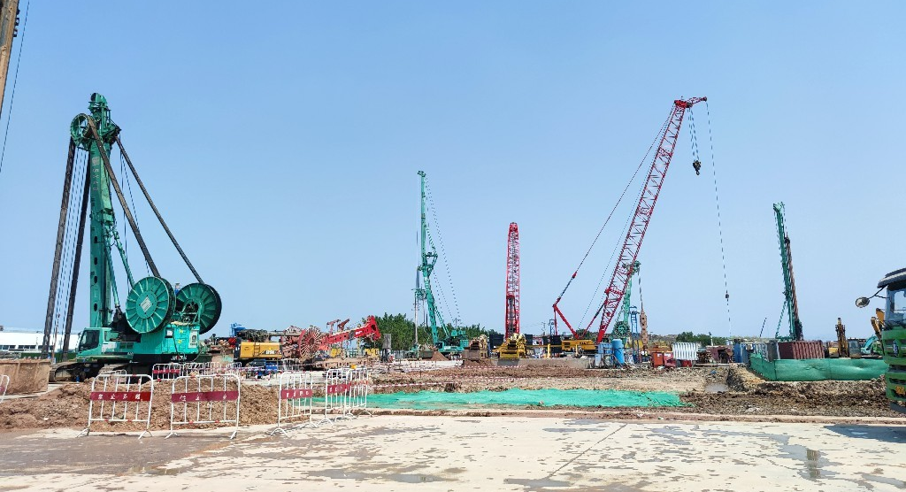 金泰抓钻铣设备马力全开，汇战“羊城花冠”白云机场T3航站楼